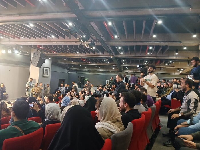از عذرخواهی کارگردان از خبرنگار تا حضور دبیر جشنواره در نشستها