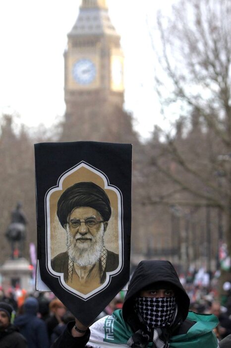 حمایت از رهبر معظم انقلاب در تظاهرات لندن لابی صهیونیسم را به خشم آورد