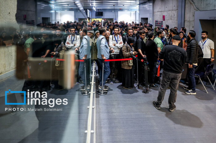 از عذرخواهی کارگردان از خبرنگار تا حضور دبیر جشنواره در نشستها