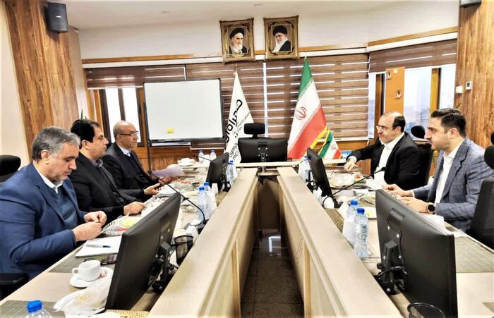 پیگیری تکمیل ۷۱۲ واحد مسکن ملی و توسعه ۵۹ سایت ارتباطی در دیدارهای استاندار با مسوولان ملی