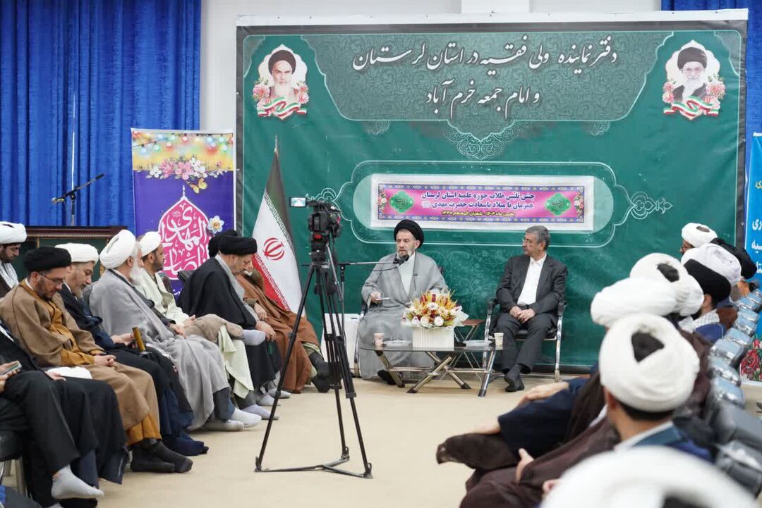 نماینده ولی‌فقیه در لرستان: حضور همیشگی کنار مردم از ویژگی‌های روحانیت است