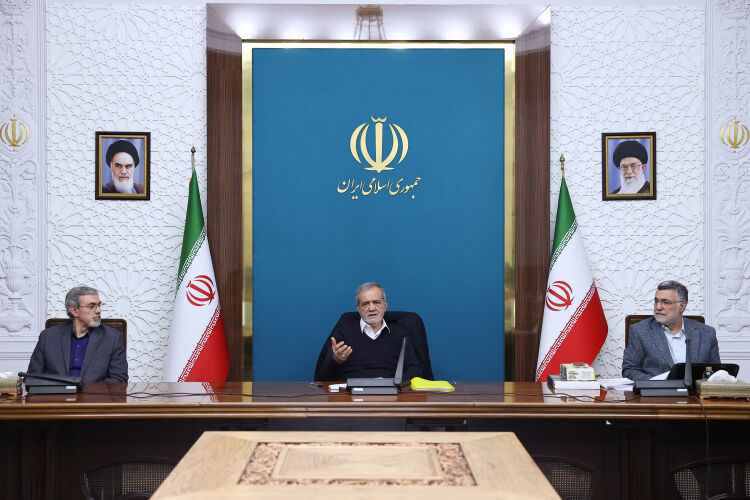 پزشکیان:رفع دغدغه‌های مردم در زمینه هزینه‌های درمان و تأمین دارو ضروری است