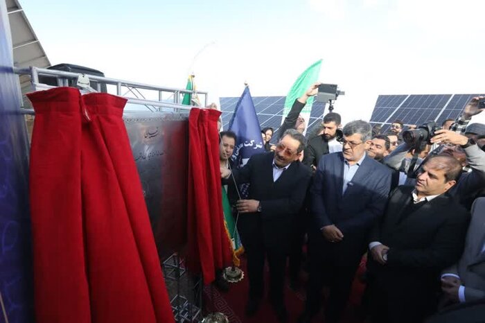 رهاورد سفر وزیر صمت به یزد؛ از تولید الکترود گرافیتی تا افتتاح نیروگاه خورشیدی+ فیلم