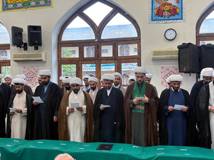 جشن عمامهگذاری در گلستان؛ آیتالله نورمفیدی: مسئولیت سنگینی بر دوش شماست