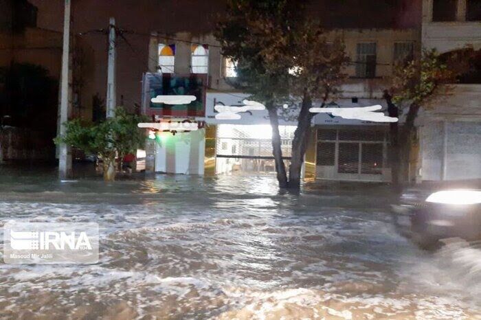 بارندگی شدید در مازندران باعث آبگرفتگی معابر شهری شد