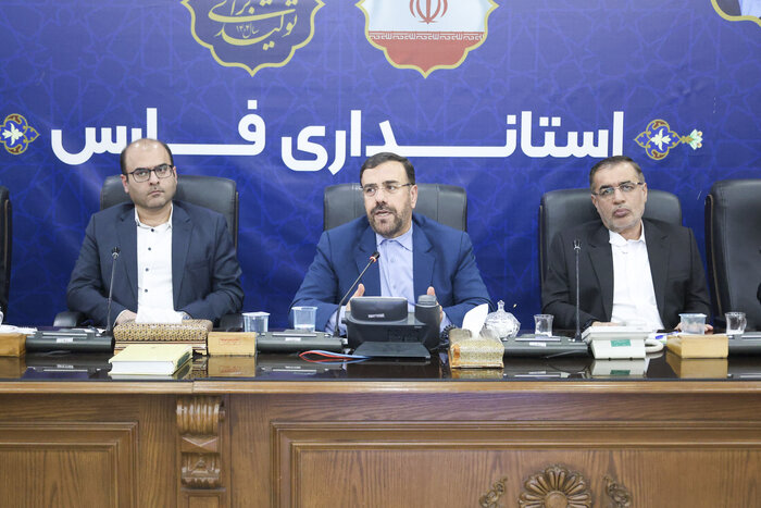 لزوم بهره‌گیری از ظرفیت بانک‌ها و صنایع برای ارتقای استاندارد مدارس فارس