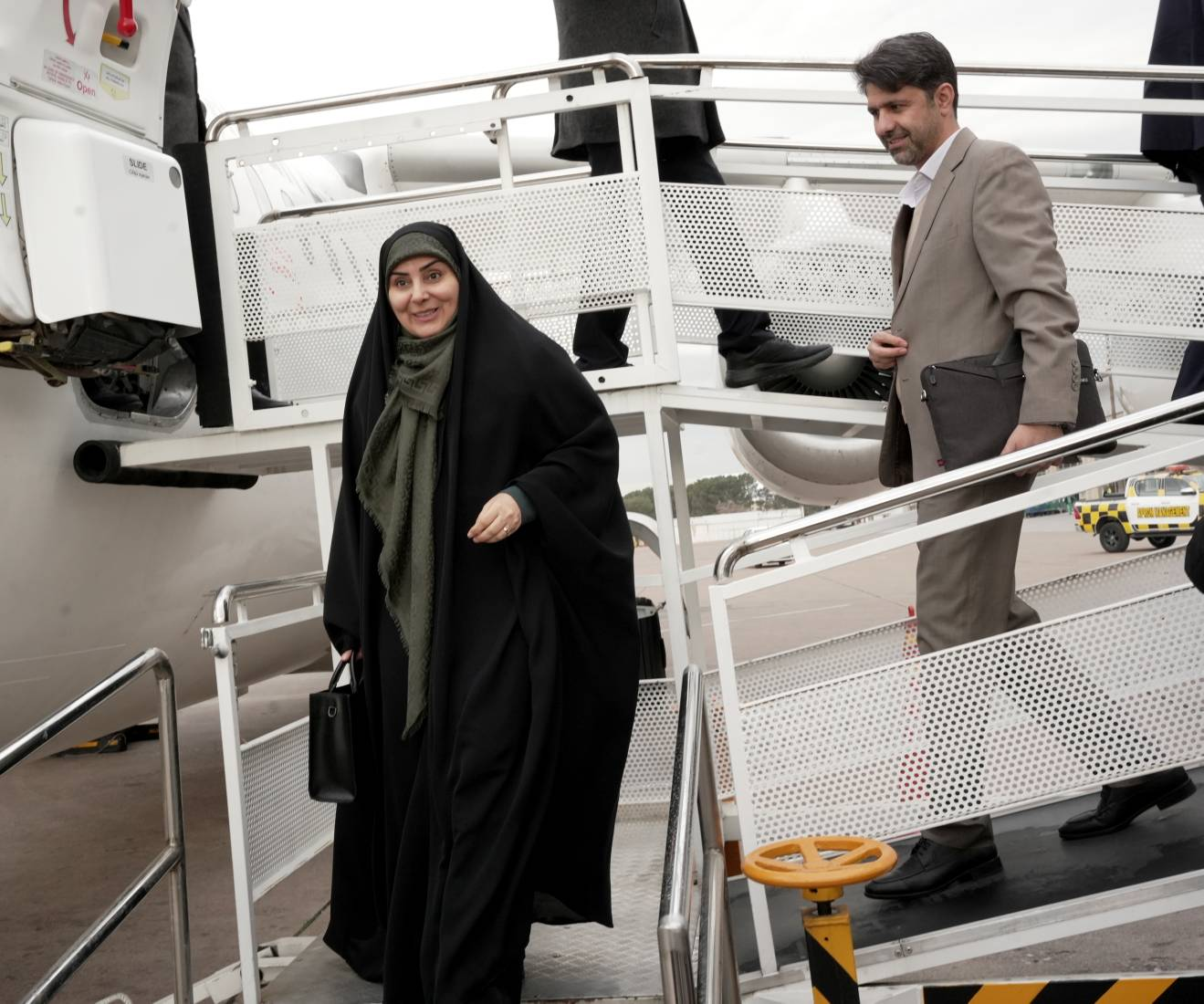 وزیر راه و شهرسازی وارد شیراز شد