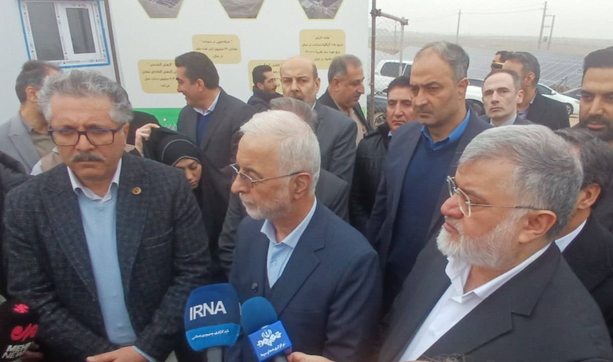 بازدید وزیر کشور از نیروگاههای خورشیدی و پروژههای عمرانی شهرستان ری