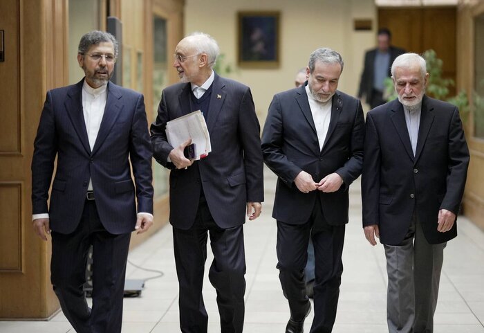 خرازی: در ارتباط با همسایگانمان، اشتباهات زیادی کردیم