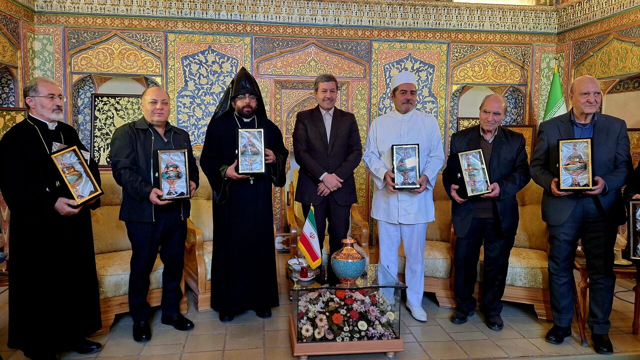 همصدایی ادیان در اصفهان برای ایرانِ واحد همصدایی ادیان در اصفهان برای ایرانِ واحد