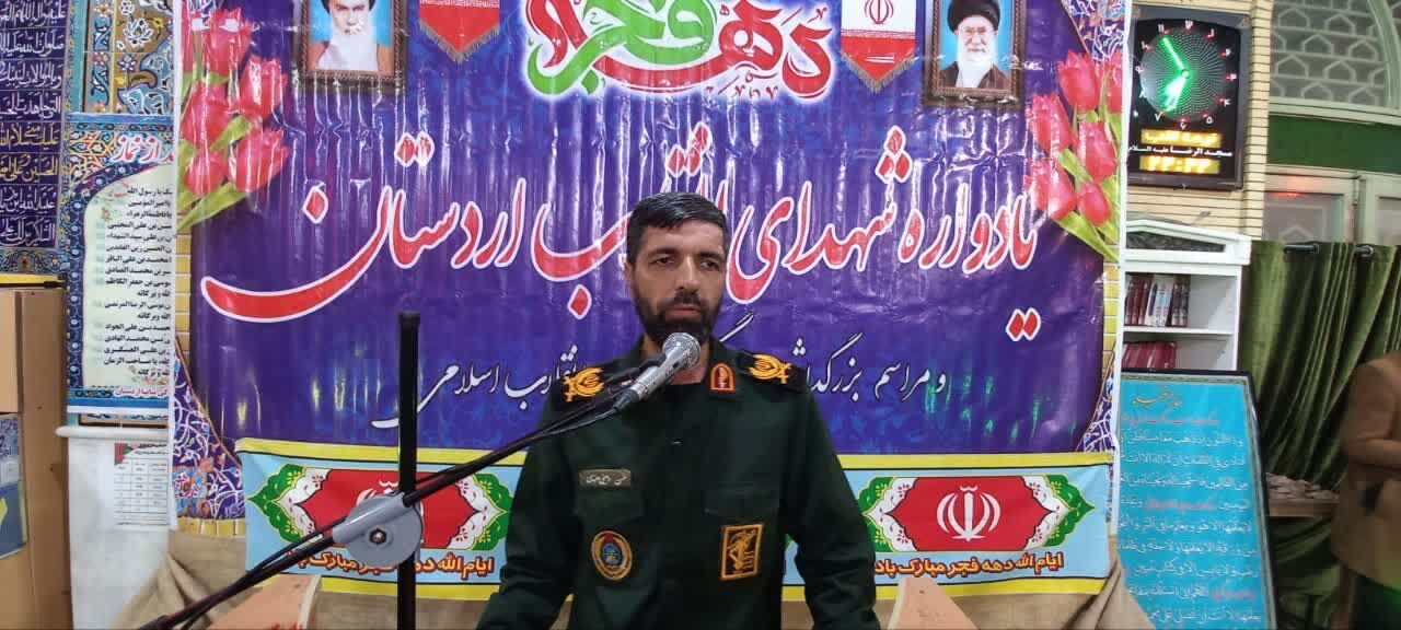 فرمانده لشکر ۱۴ امام حسین (ع): استکبار جهانی پیش از پیروزی انقلاب، دشمنی با ایران را آغاز