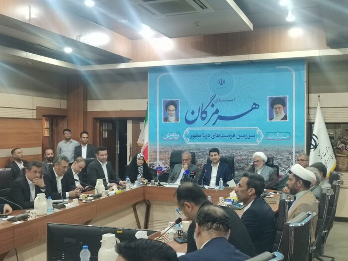 با حضور وزیر ارتباطات، ۴۲۵ طرح ارتباطی و فناوری در هرمزگان به بهرهبرداری رسید