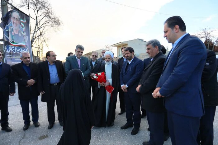 معاون حقوقی رییس جمهور از آرامگاه بوعلی بازدید کرد