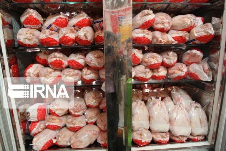 پلمب و جریمه میلیاردی فرجام مرغ فروش متخلف در قهاوند