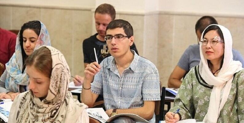 آغاز توزیع کارت ورود به جلسه اولین آزمون بسندگی زبان فارسی