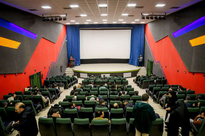 هفتمین شب فیلم فجر در قم؛ "نیم شب" سالن‌ها را پر کرد،/اکران دوباره اسکورت