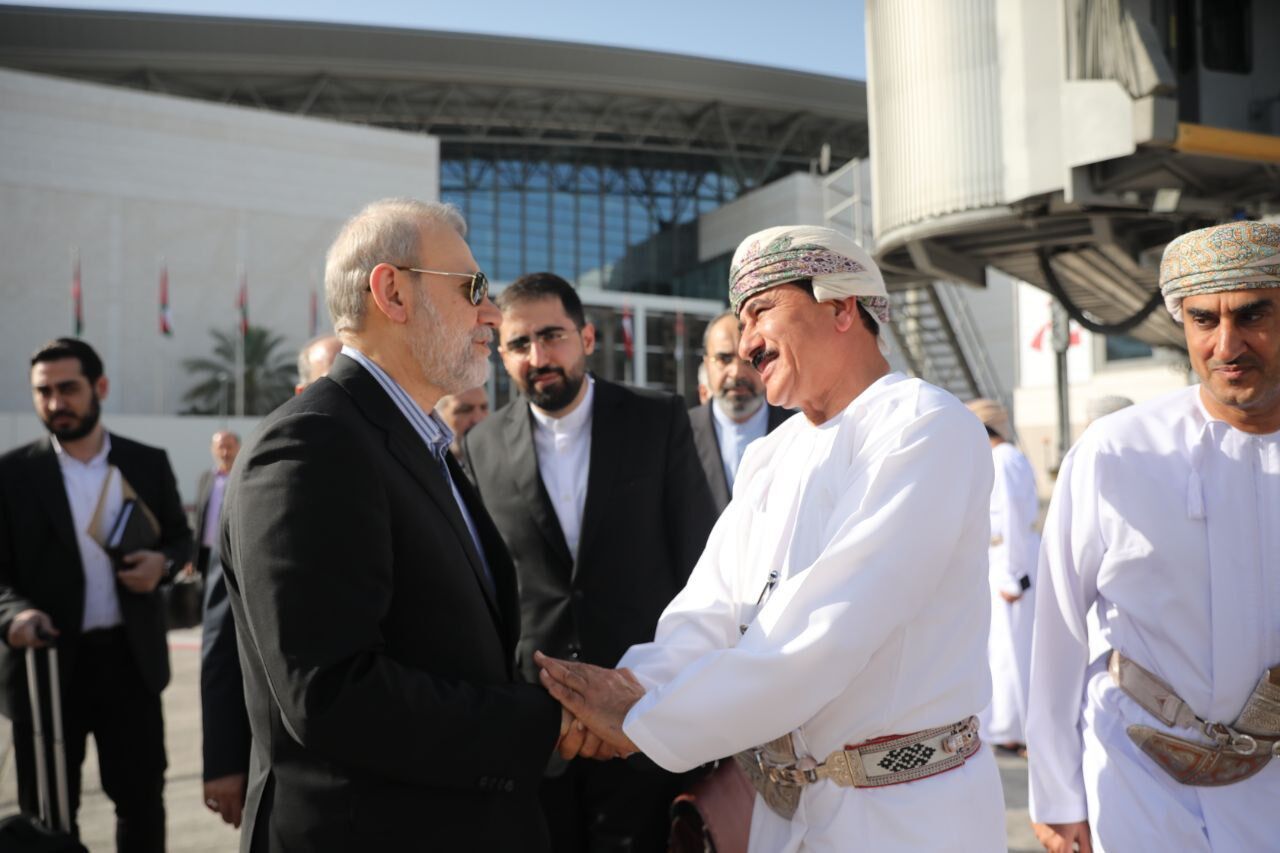 Лариджани покинул Маскат и направился в Доху