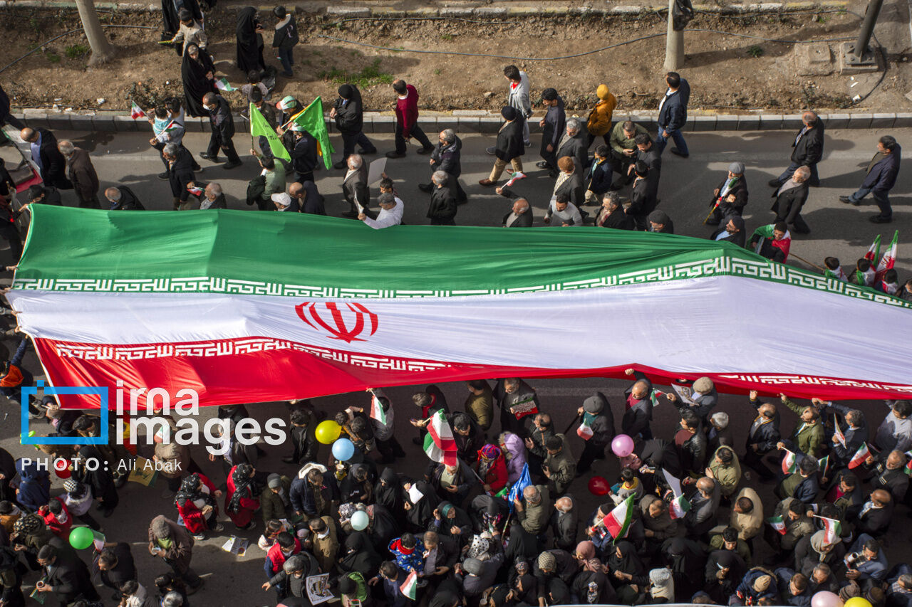 البيان الختامي لمسيرات 22 بهمن: جنود الميدان والدبلوماسية يحظون بدعم الشعب بالكامل البيان الختامي لمسيرات 22 بهمن: جنود الميدان والدبلوماسية يحظون بدعم الشعب بالكامل