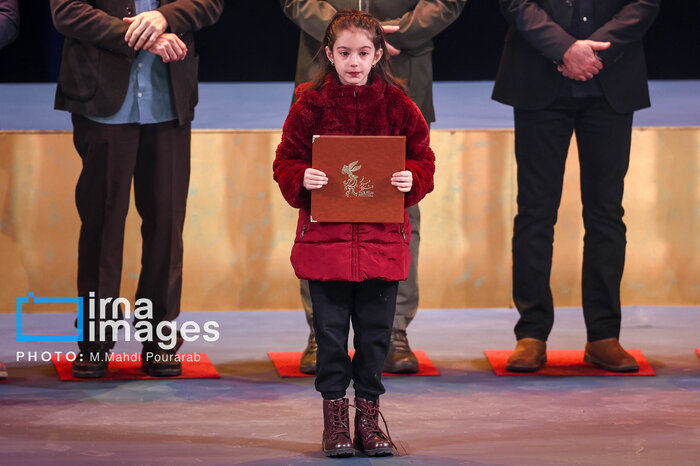 پیامهای ویدیویی پررنگتر از بازیگران؛ شبی که با بغض، شوخی با دبیر و رئیس جمهور سپری شد