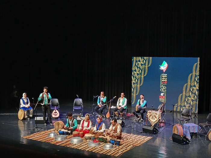 موسیقی فولکلور هیچ وقت سیاسی نمیشود