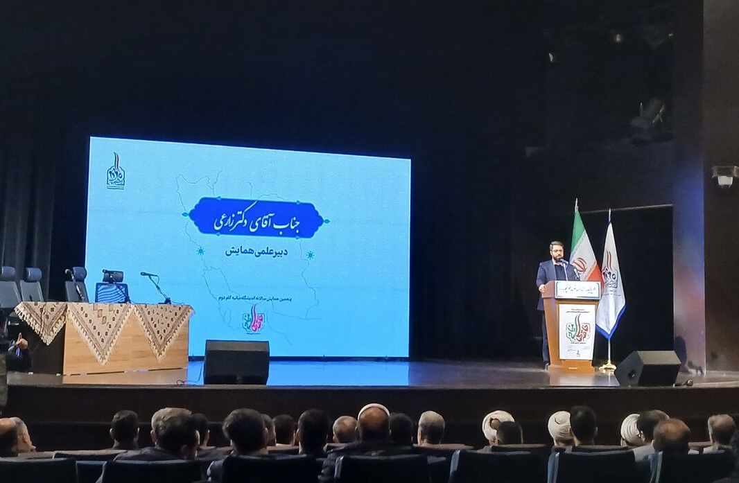 همایش حلقههای میانی، مبتنی بر گفتوگو است