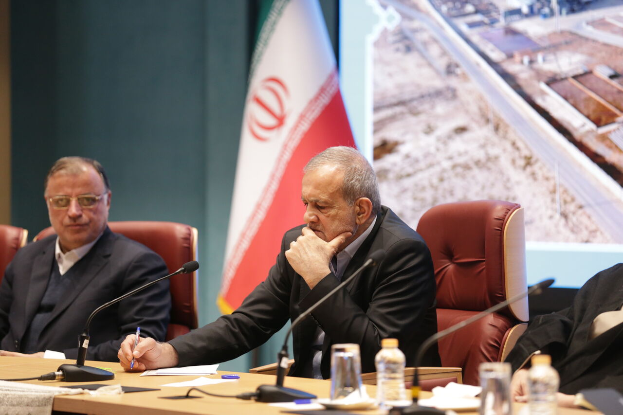 سخنرانی پزشکیان علیه فیلترینگ/از نقد نترسیم،حرف حق را بشنویم