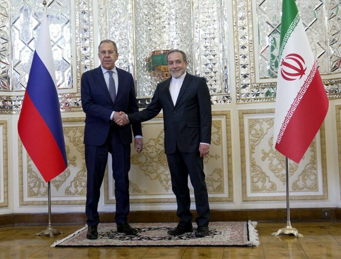 Лавров поздравил Аракчи с годовщиной победы Исламской революции