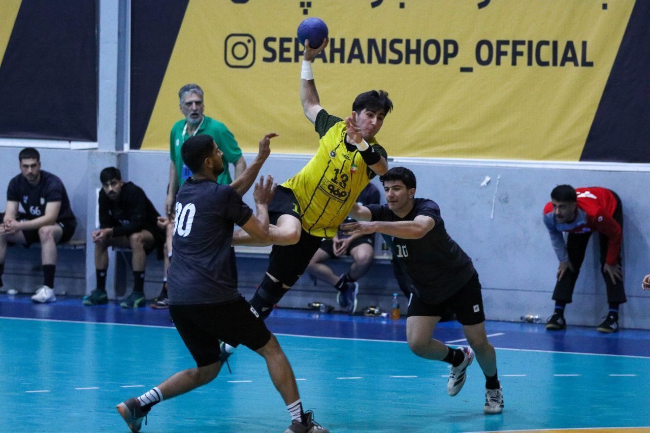 لیگ برتر هندبال؛ تداوم صدرنشینی استقلال در روز بازگشت مس به ریل پیروزی