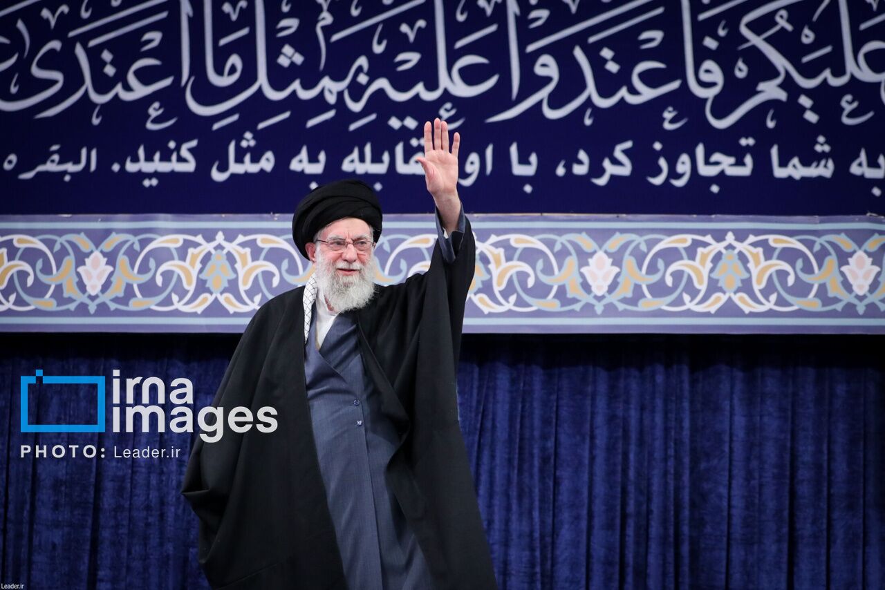 رهبر انقلاب: خطرناکتر از ناو، سلاحی است که آن را به قعر دریا میفرستد