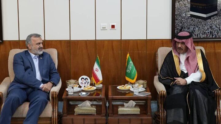 إيران والسعودية تؤكدان على استمرار التعاون لتقديم خدمات لائقة للحجاج والمعتمرين إيران والسعودية تؤكدان على استمرار التعاون لتقديم خدمات لائقة للحجاج والمعتمرين