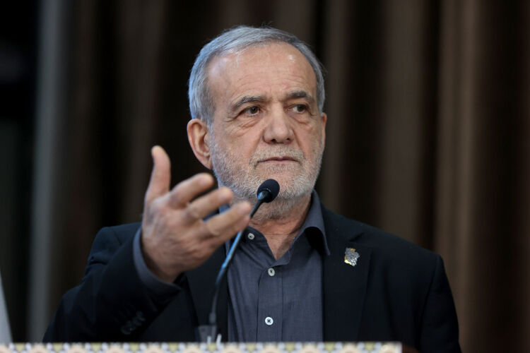 پزشکیان: از خود بپرسیم چه کرده‌ایم که بخشی از مردم با ما مسئله‌ پیدا کرده‌اند؟