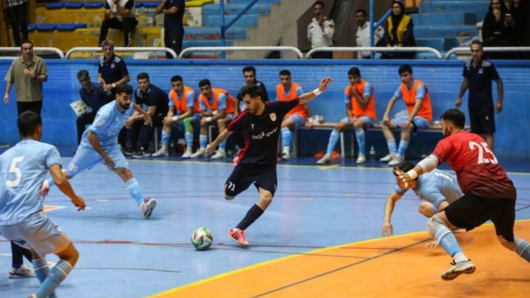 شکست خانگی پالایش نفت اصفهان مقابل پردیس قزوین/جای تیم های هفتم و هشتم جابجا شد