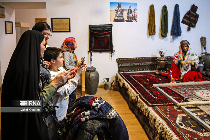 پرسشی بیپاسخ در بجنورد؛ چه کسی به حریم آینهخانه مجوز داد؟