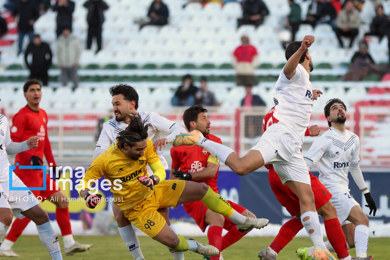 شکایت ملوانی ها از خداداد عزیزی