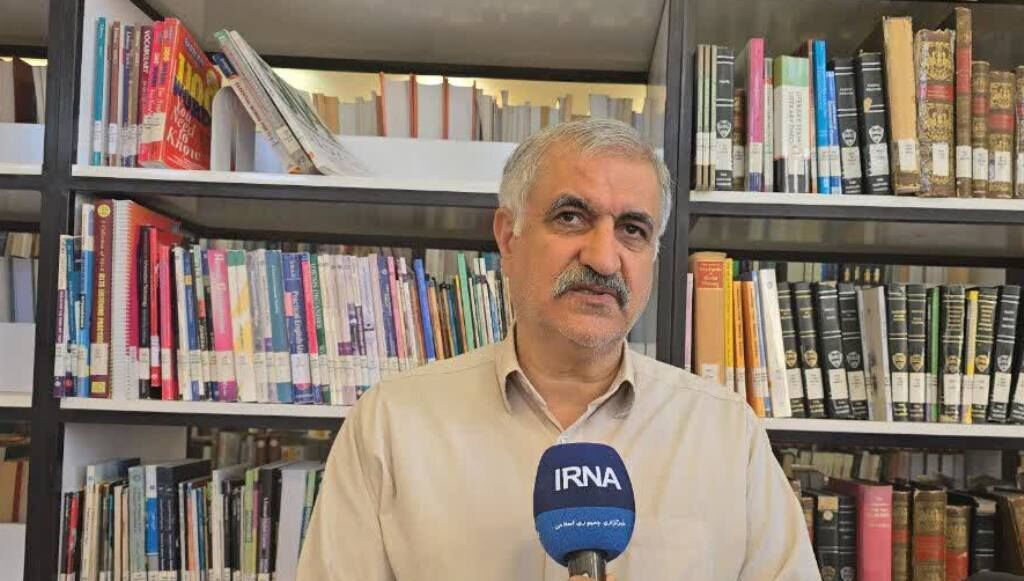 پژوهشگری که نامش بر پیشانی کتاب و خیابان نقش بست + فیلم