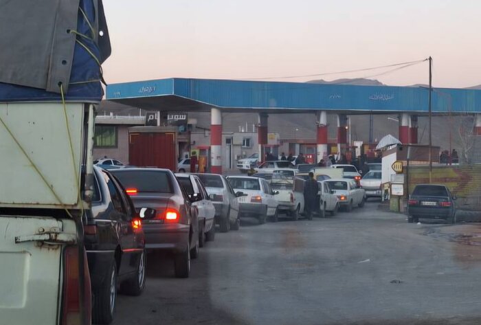 تامین خودروهای سوخترسان سیار در استان سمنان برای کاهش انتظار زائران تشییع رهبر شهید