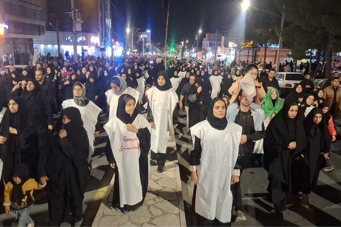 تجمع خودجوش جوانان کفنپوش بیرجندی برای خونخواهی رهبر شهید
