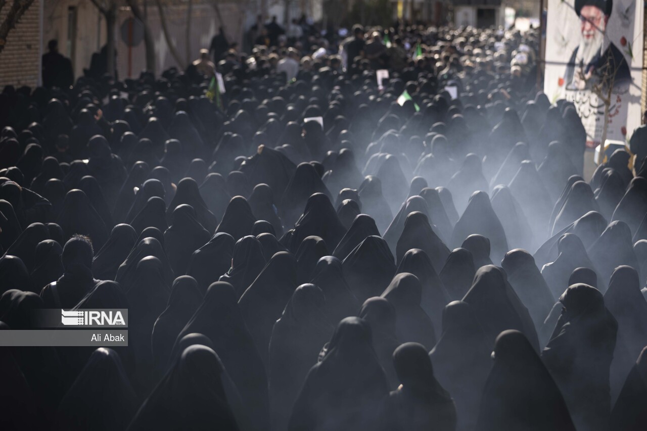 سید علی خامنهای آینهای به بلندای ایران