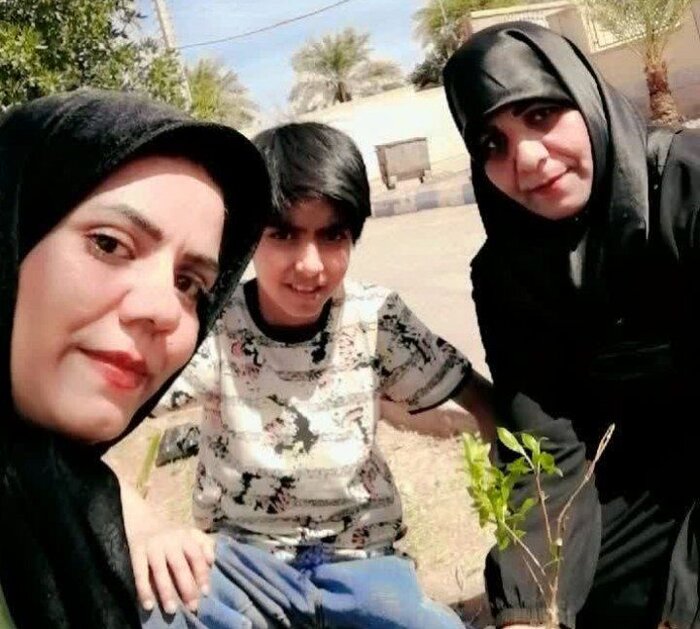 دختران آفتاب از کویر لوت با کاشت نهال حنا پیام همدلی را به ساحل میناب مخابره کردند