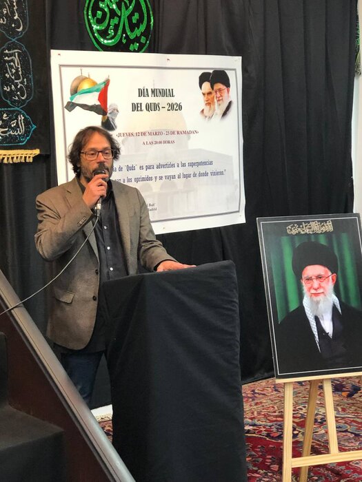 دیوار سفارت ایران در اسپانیا به تصویر شهدای میناب مزین شد