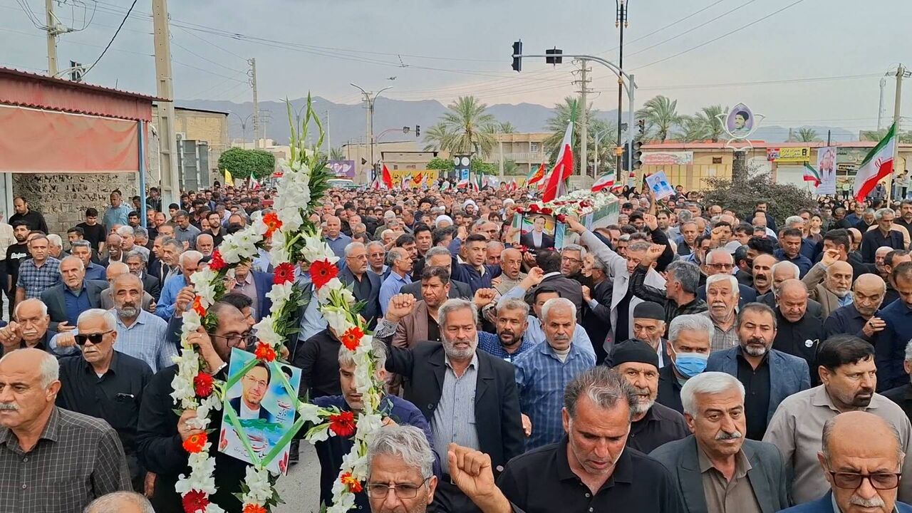 دیپلمات شهید دشتستانی خاکسپاری شد