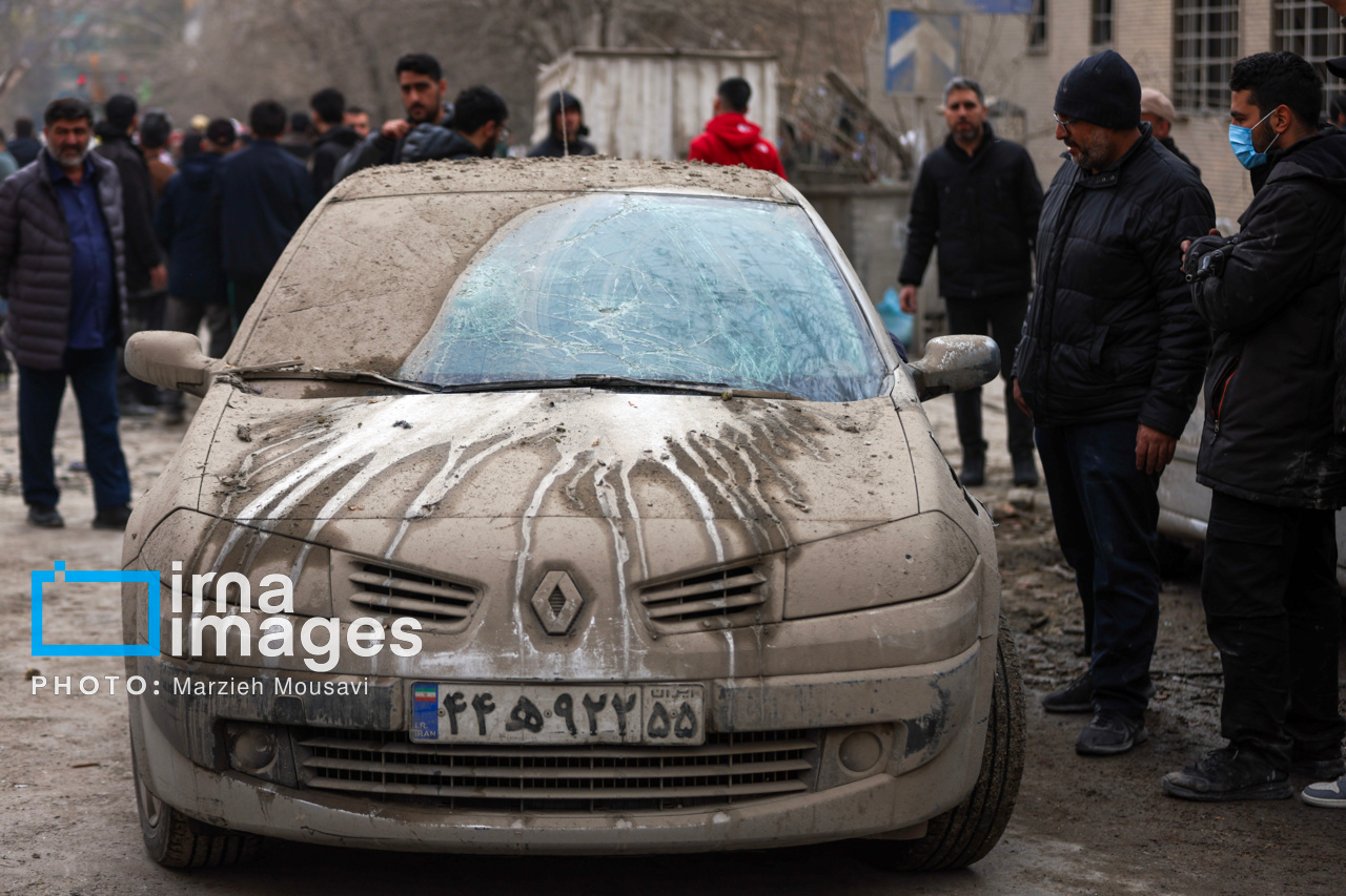 تجمع در محلهای بمباران شده مانع امدادرسانی موثر و نجات از زیرآوارها میشود
