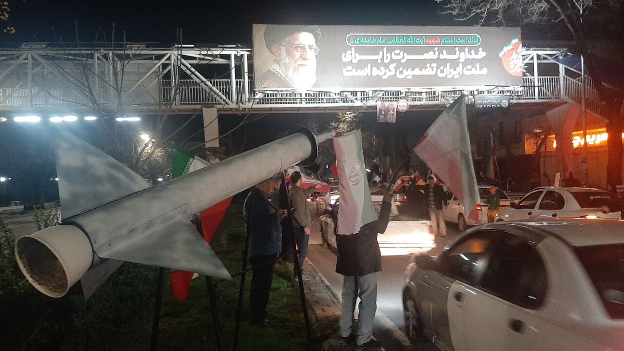 پنجاه و هشتمین شب میدان داری مشهدی ها با موشک موتوری!