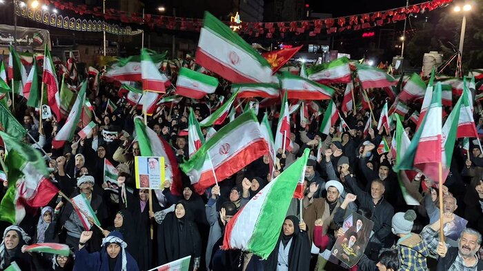 کرمان روی موج وطندوستی؛ دفاع از ایران تا پیروزی نهایی ادامه دارد