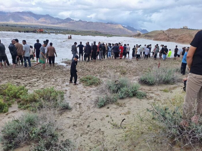 نجات ۵ سرنشین یک خودرو از سیلاب در بستک هرمزگان پس از ۹ ساعت عملیات پیچیده