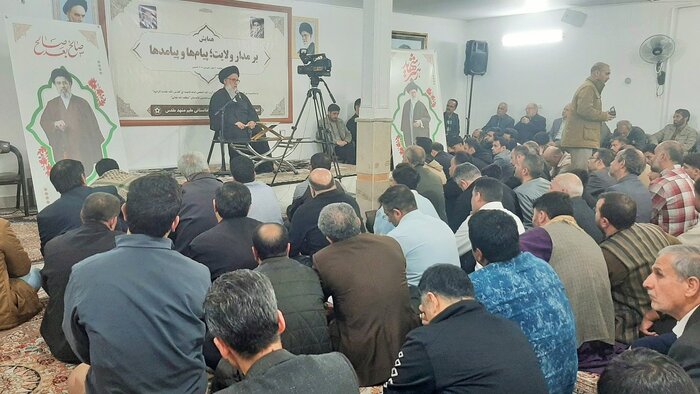 کسبه افغانستانی مقیم مشهد با امام مجتبی خامنه ای بیعت کردند