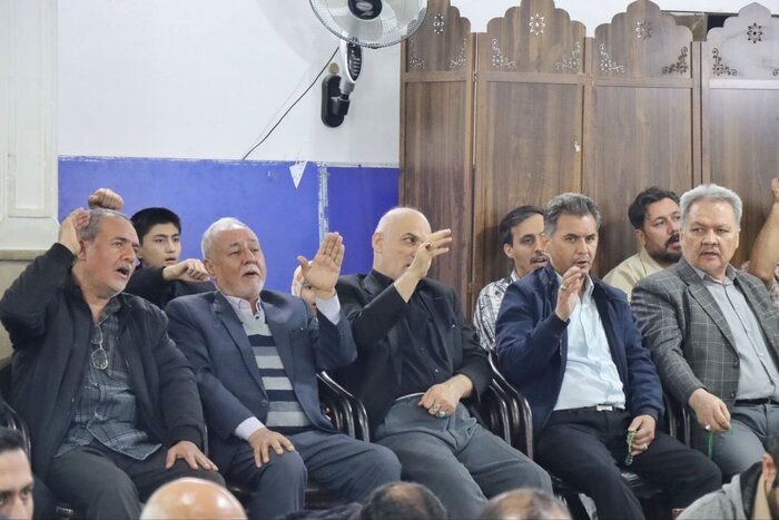 کسبه افغانستانی مقیم مشهد با امام مجتبی خامنه ای بیعت کردند