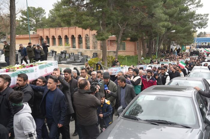 کرمانشاه در سوگ کودکان شهید؛ وداع باشکوه با پیکرهای مطهر در میان اندوهی از جنس مقاومت+عکس