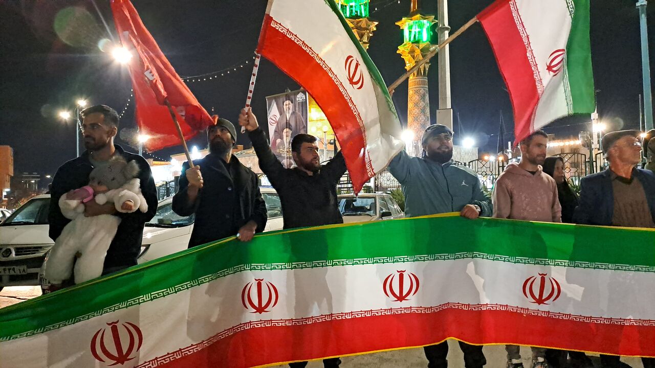 ایستاده چون کوه؛ مردم دیار الوند پای قرارهای شبانه