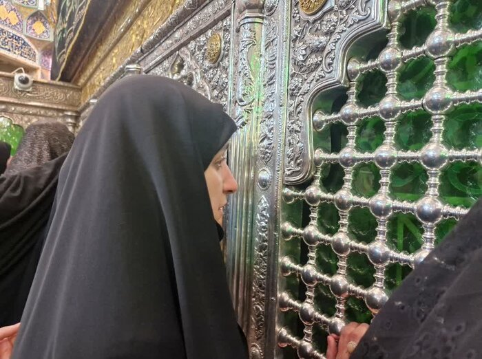 حضور معاون رییس جمهور در تجمعات شبانه قم و دیدار با خانواده شهیدان جنگ رمضان